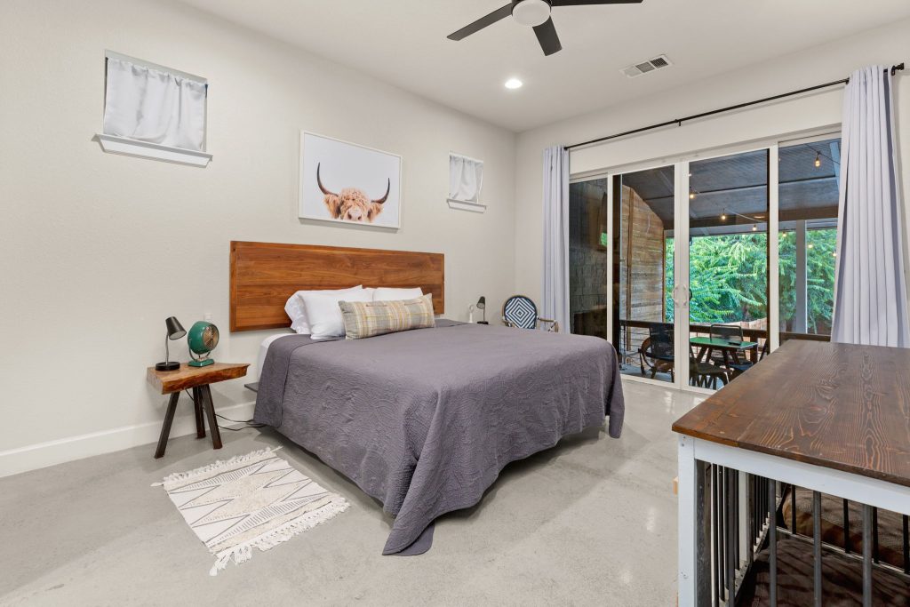 1214 Deloney