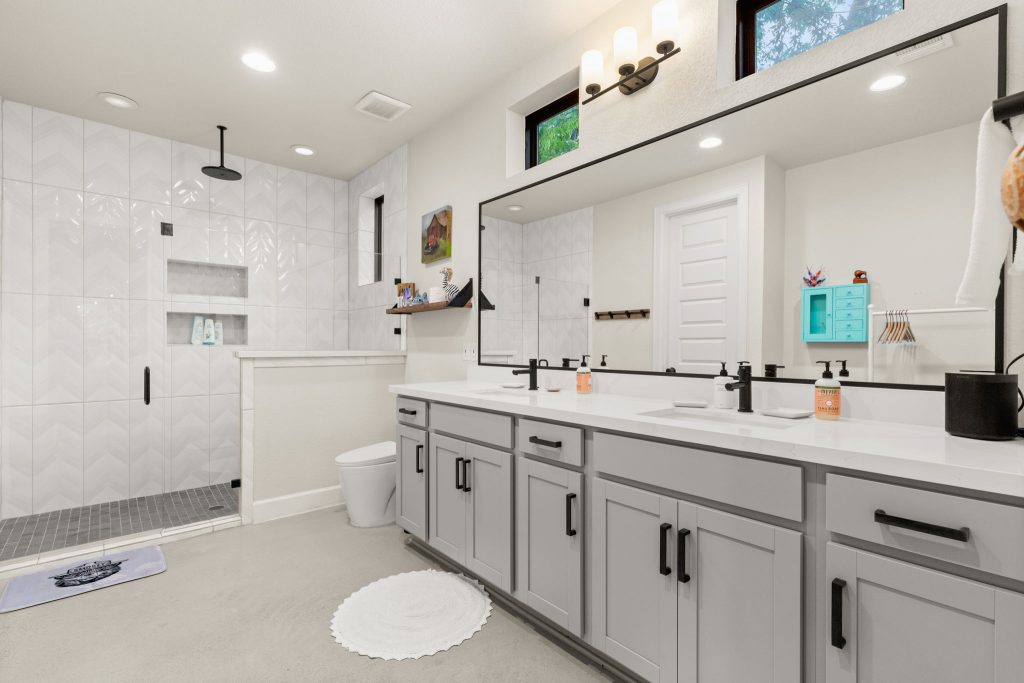 1214 Deloney