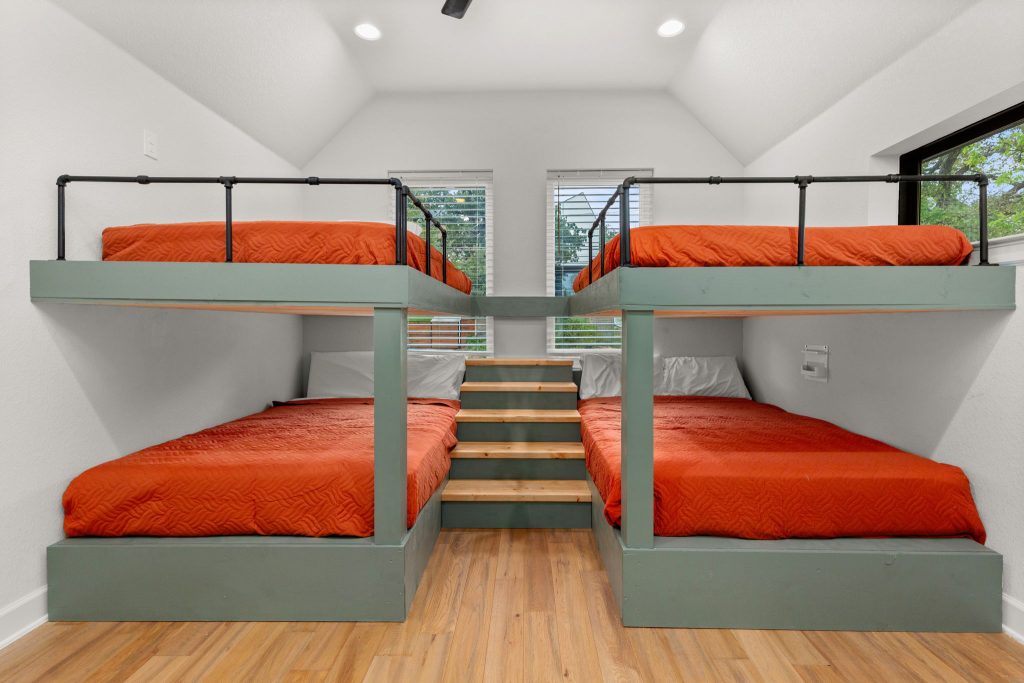 1214 Deloney