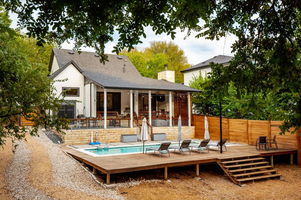 1214 Deloney