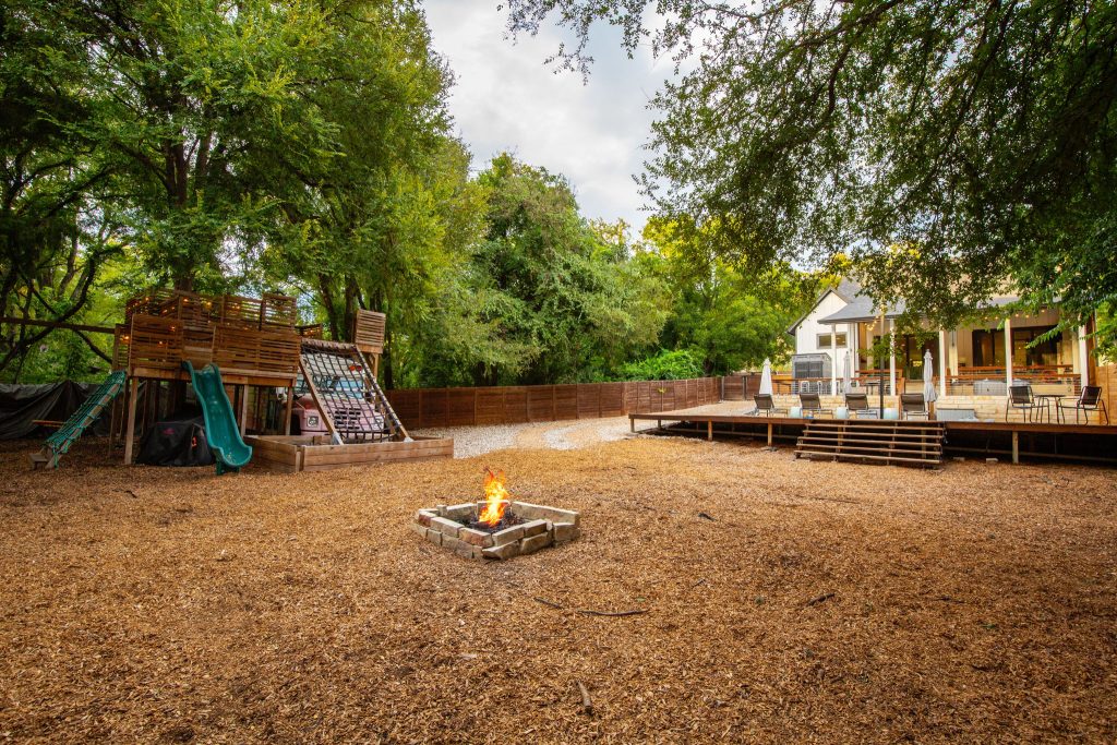 1214 Deloney