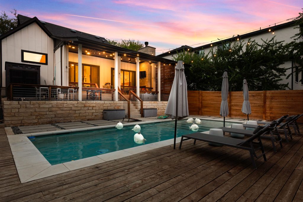 1214 Deloney