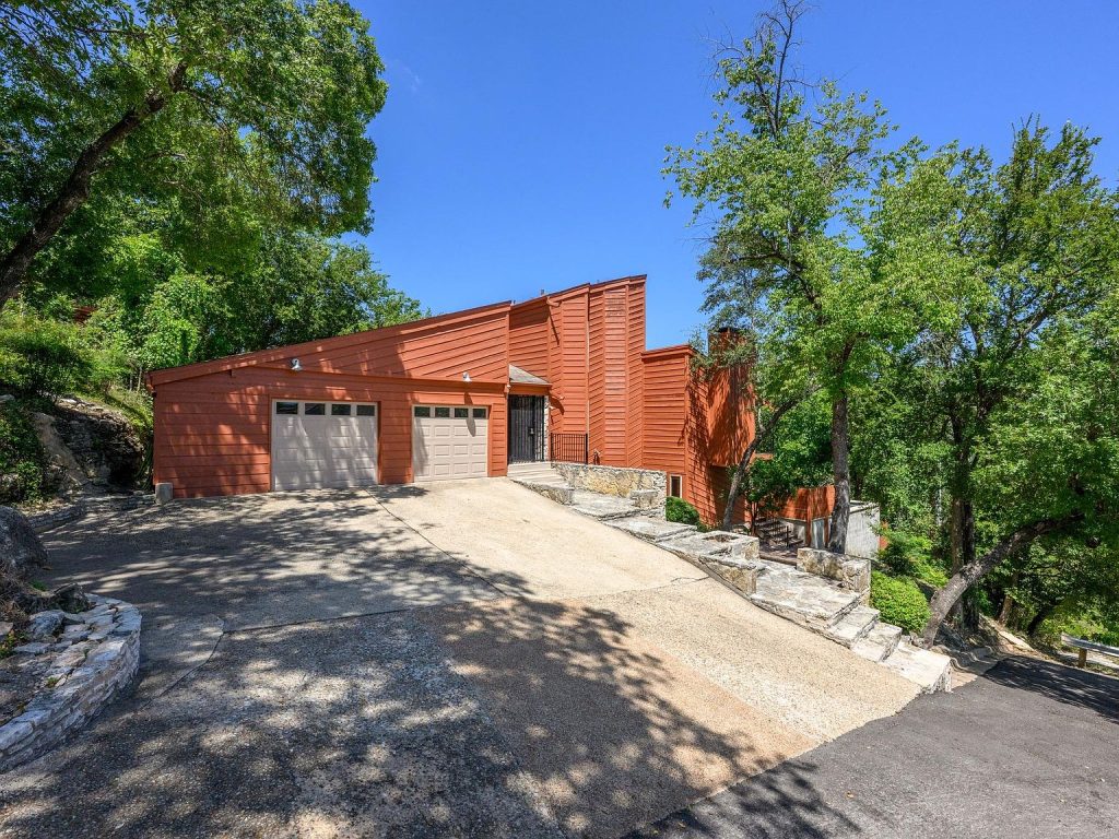 5104 Beverly Hills Dr