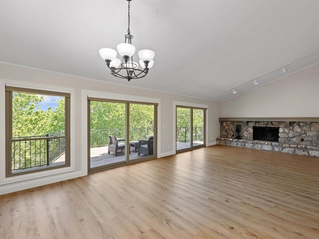 5104 Beverly Hills Dr