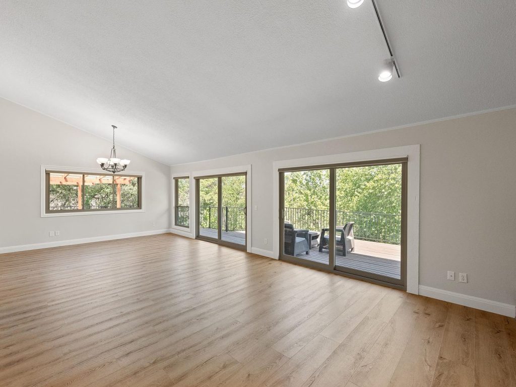5104 Beverly Hills Dr