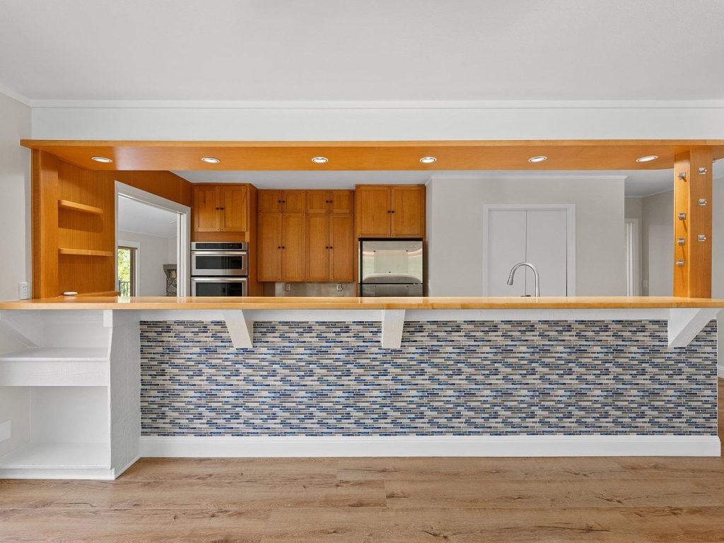 5104 Beverly Hills Dr