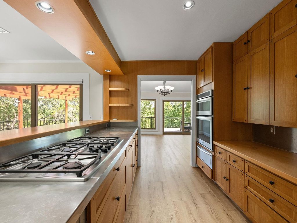 5104 Beverly Hills Dr