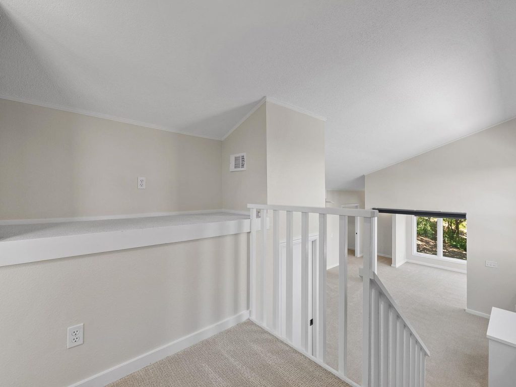 5104 Beverly Hills Dr