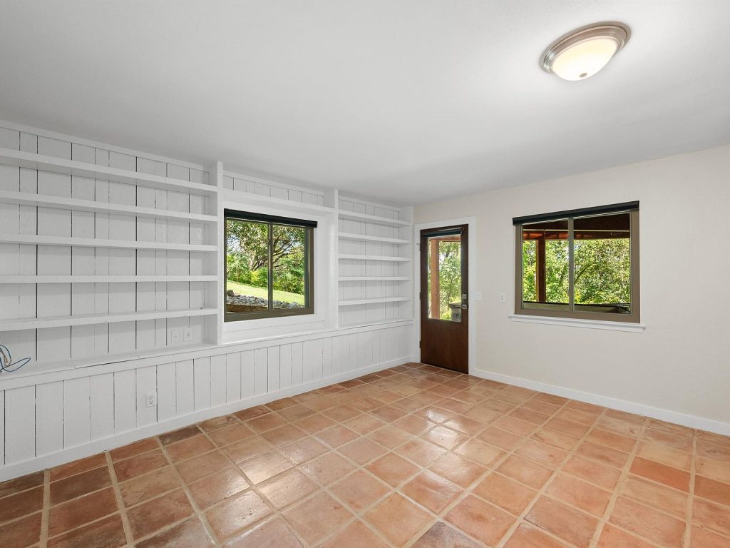 5104 Beverly Hills Dr