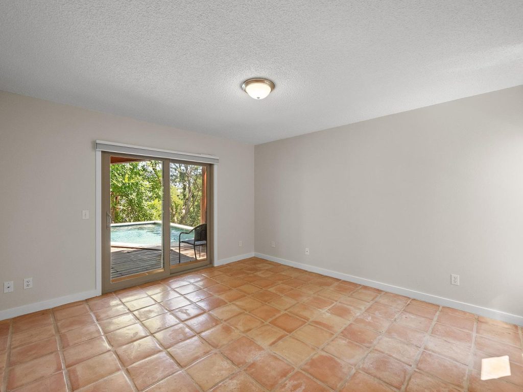5104 Beverly Hills Dr