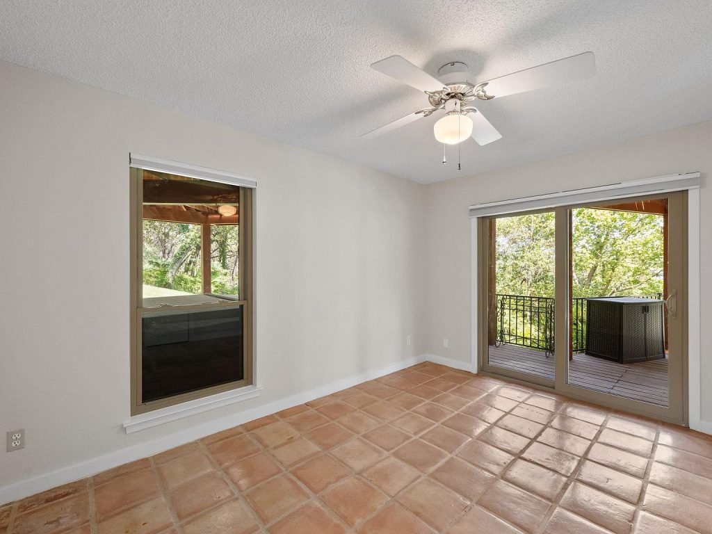 5104 Beverly Hills Dr