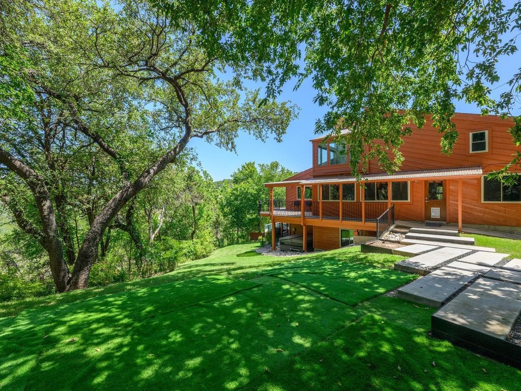 5104 Beverly Hills Dr