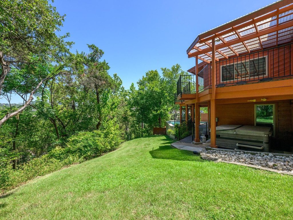 5104 Beverly Hills Dr