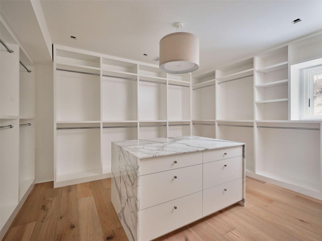 1012 Gaston Ave
