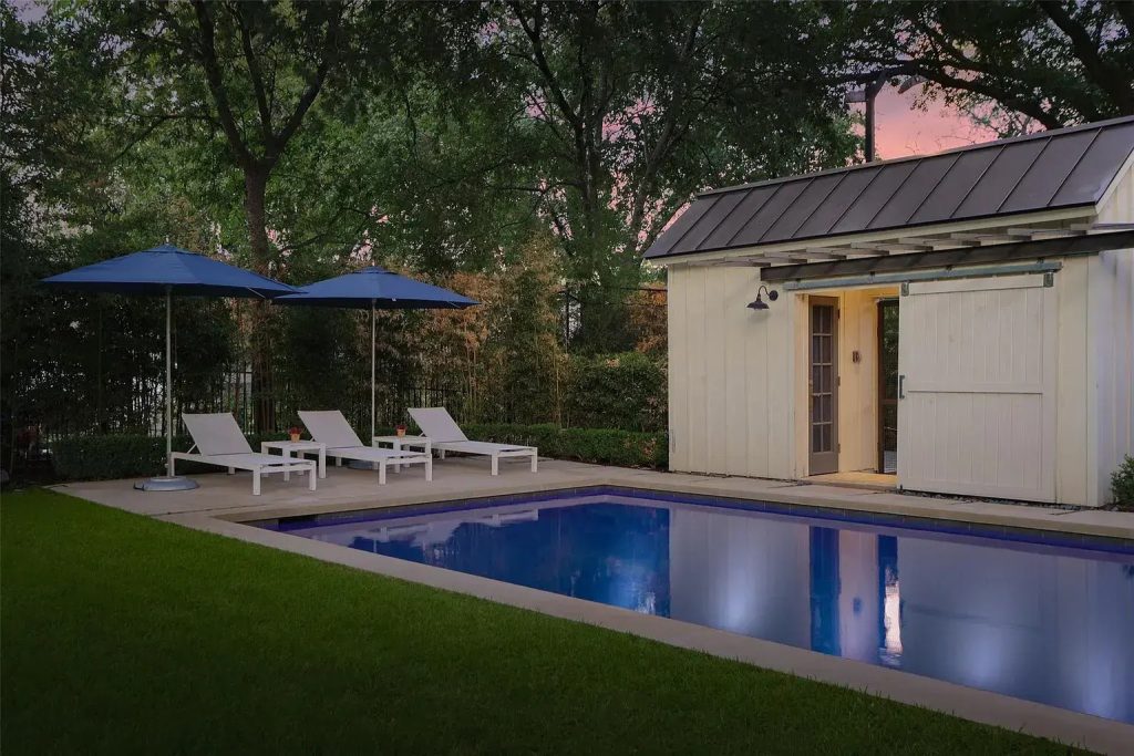 2308 Bridle Path