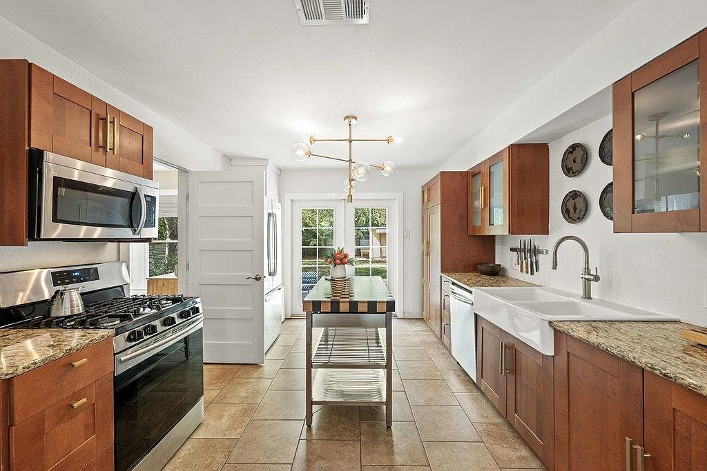 403 W 55th St