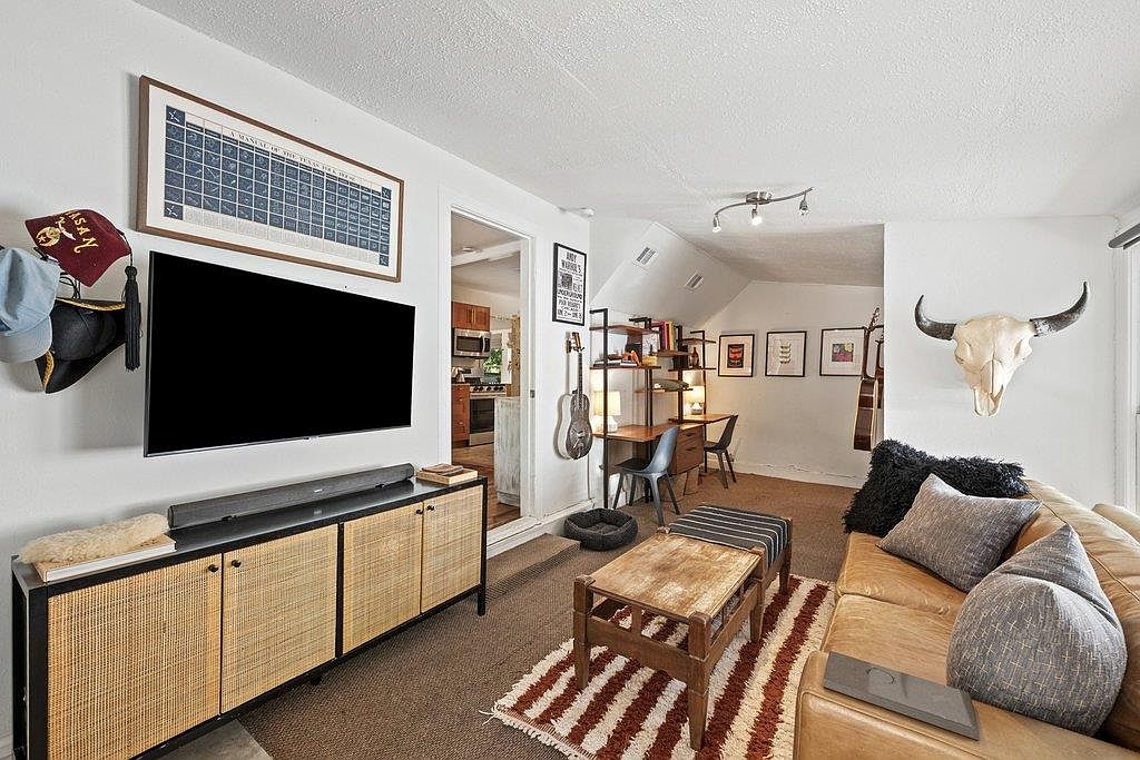 403 W 55th St