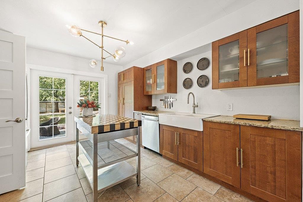 403 W 55th St