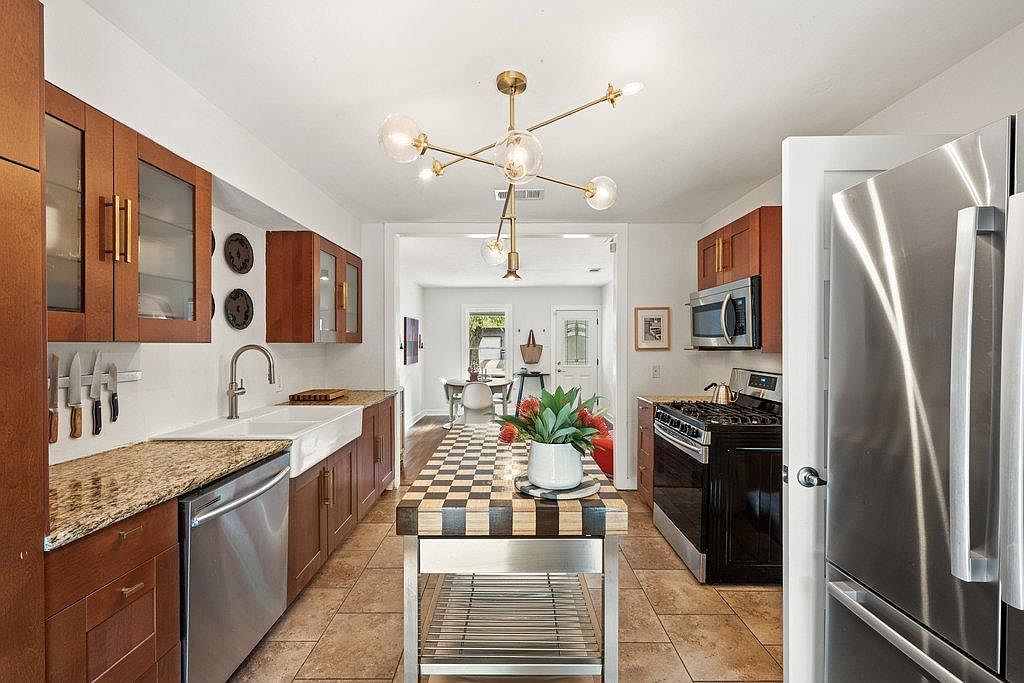 403 W 55th St