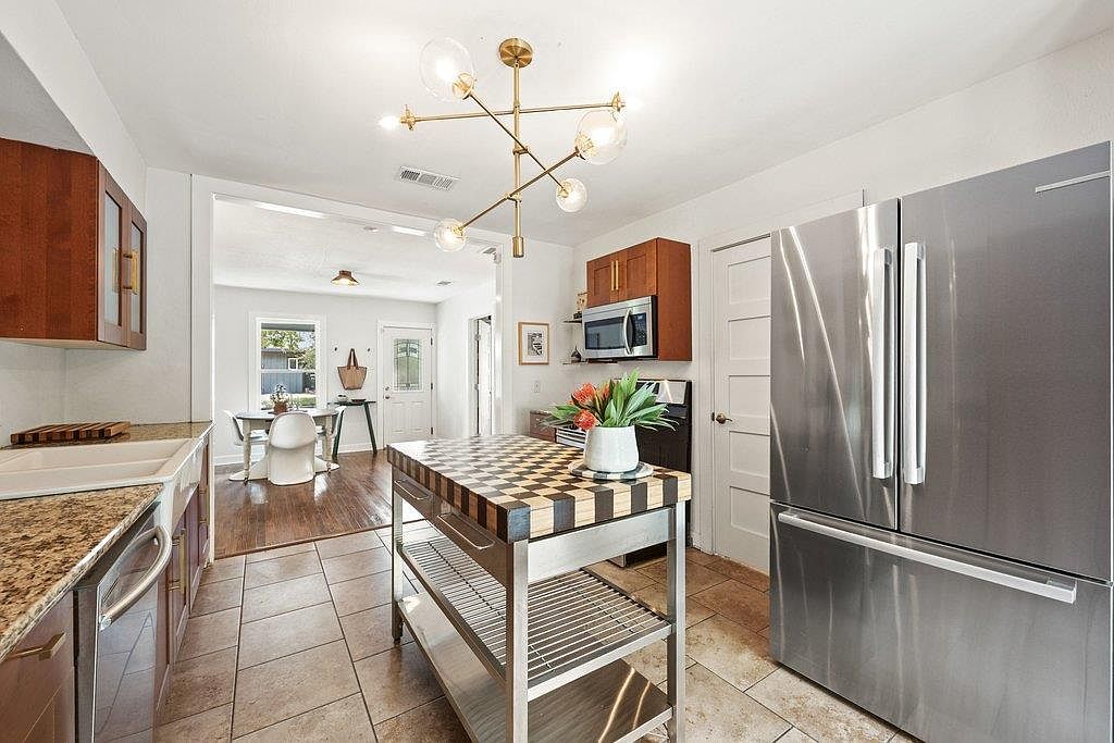 403 W 55th St