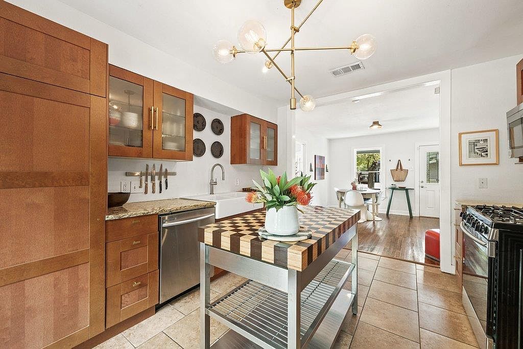 403 W 55th St