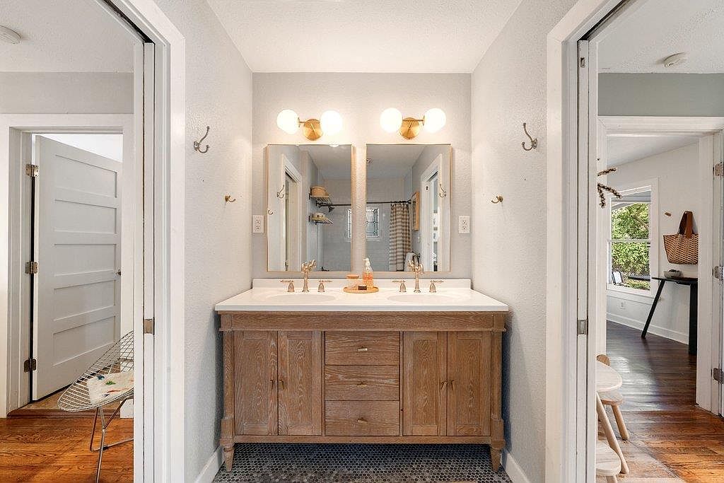 403 W 55th St
